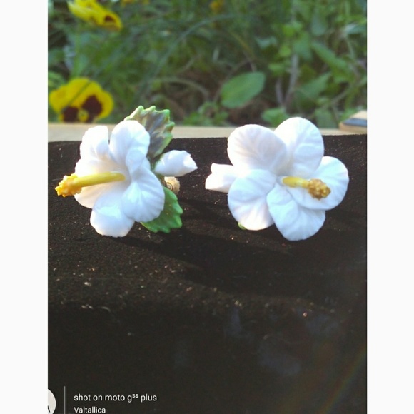 Vintage Jewelry - 🎄SALE Denton England Bone China Hibiscus Earrings